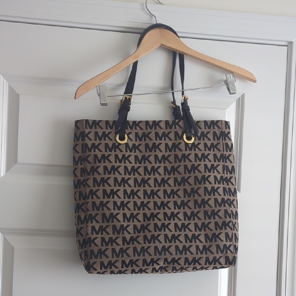 Michael Kors 38S1CTTT3J Jet Set Black and Tan Logo Tote Like New